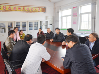 副校长谢阳群看望慰问世界杯官网“国培计划”顶岗实习同学