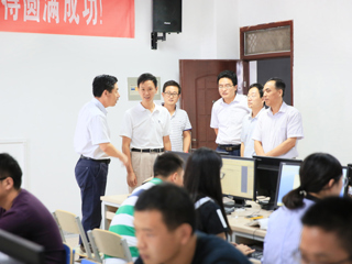 校领导看望参加全国研究生数学建模竞赛的世界杯官网师生