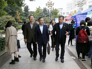 世界杯官网成功举办2020届毕业生秋季校园双选会和线上招聘会
