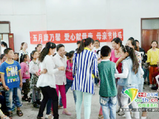 中国青年网报道世界杯官网“温馨母亲节 淮北师大学子陪您”过节活动
