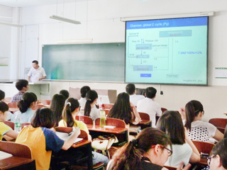 中国科学院南京土壤研究所谢祖彬研究员应邀来世界杯官网做学术报告