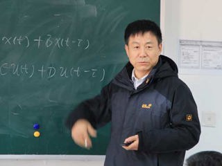 安徽大学博士生导师蒋威教授应邀来世界杯官网讲学