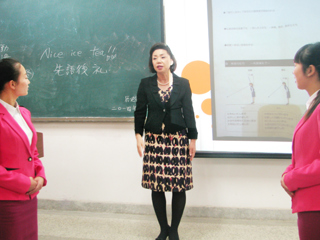 日本长崎短期大学梶谷良子教授应邀来世界杯官网讲学