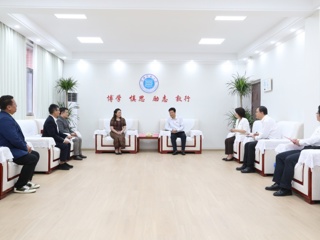 泰国北碧皇家大学校长陈珍妮一行应邀访问世界杯官网